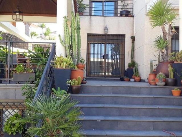Exclusiva casa de 321 m2 en venta Algeciras, España