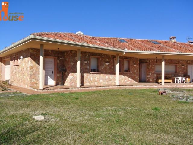 Exclusiva casa de 322 m2 en venta Palazuelos de Eresma, España