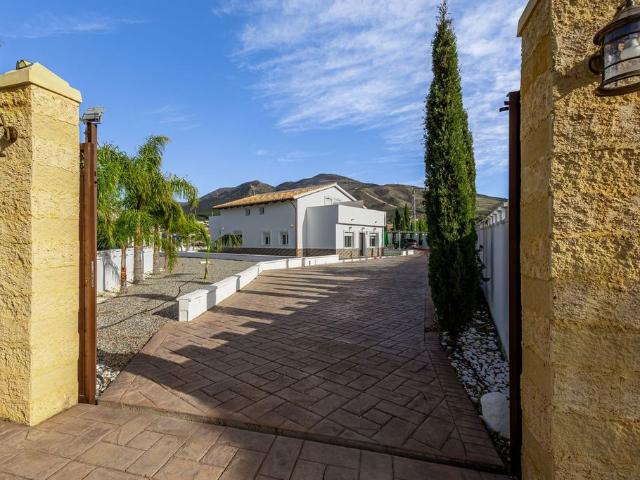 Exclusiva casa de 336 m2 en venta Alhaurín el Grande, Andalucía
