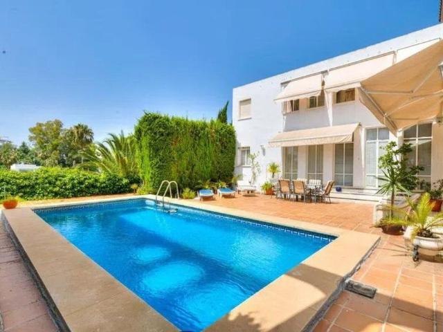 Exclusiva casa de 339 m2 en venta Nueva Andalucia, Andalucía