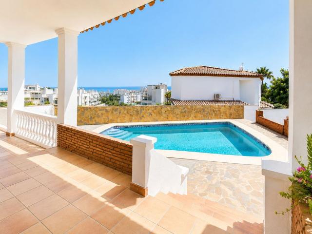 Exclusiva casa de 349 m2 en venta Estepona, Andalucía