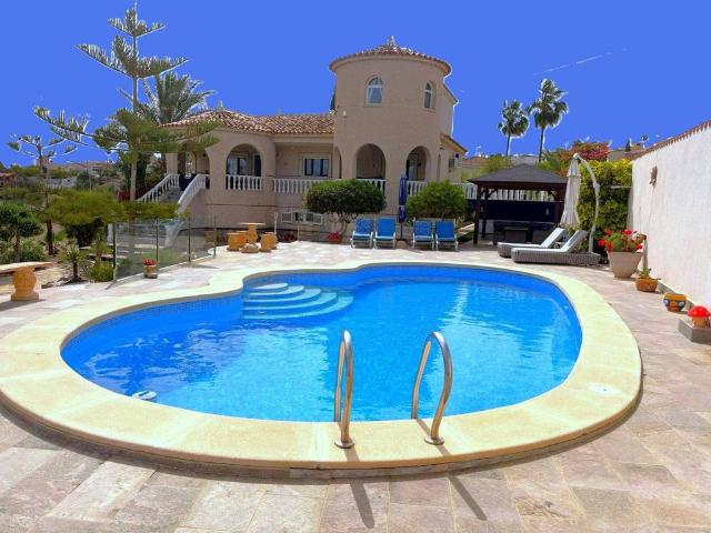 Exclusiva casa de 375 m2 en venta Almoradí, Comunidad Valenciana