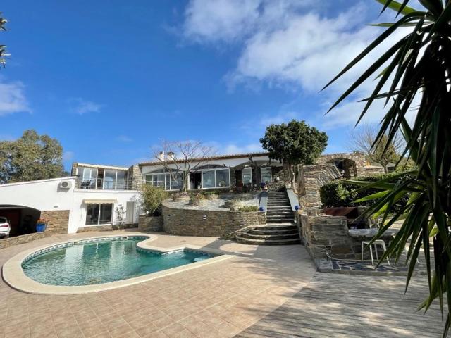 Exclusiva casa de 379 m2 en venta Cadaqués, España