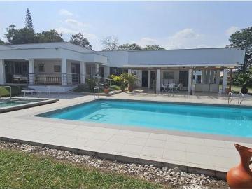 Casa de campo de alto standing de 5 dormitorios en venta Armenia, Colombia