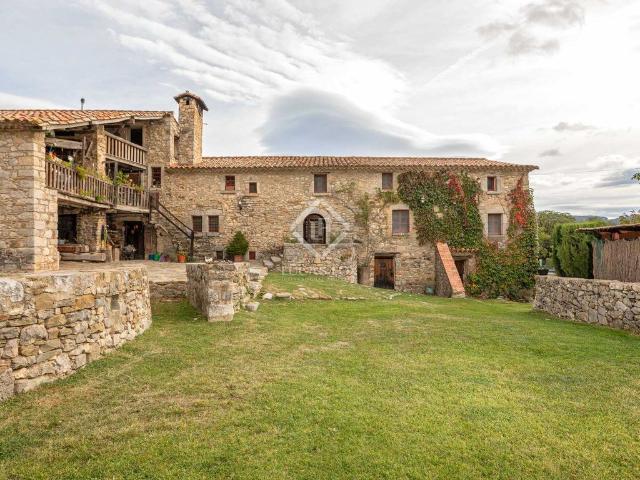 Casa de campo de alto standing de 1540 m2 en venta Salas de Llierca, España