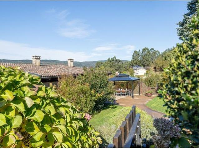 ? Exclusiva casa en Urbanizacion privada independiente con piscina | vistas al valle | pista de teni