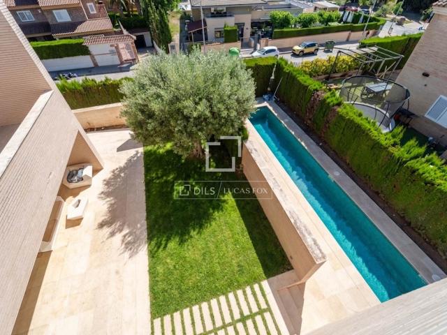 Exclusiva casa en venta en Campolivar, dentro del término mu. 438m² Godella