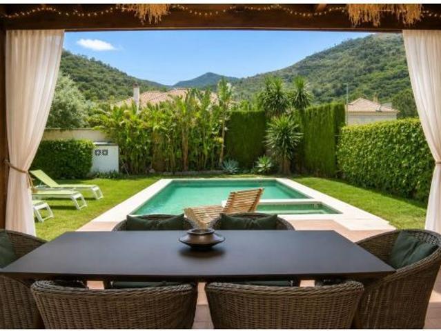 Exclusiva casa en venta en Pinos de Alhaurín: espacio, privacidad y calidad de vida en cada rincón