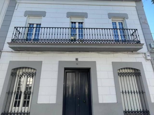 Exclusiva casa en venta en plena Avenida de la Constitución de Don Benito Badajoz