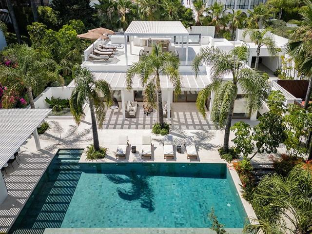 Casa de 433 m2 en venta Las Brisas, Marbella, Andalucía