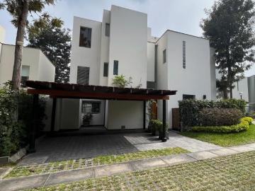 Exclusiva casa en Condominio cerrado frente a El Haras