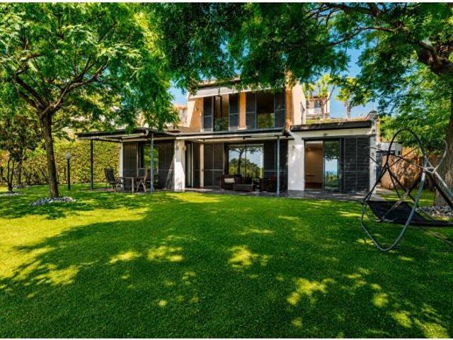 Exclusiva casa independiente con vistas al mar junto al golf de Sant Vicenç de Montalt