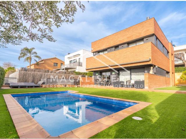 Exclusiva casa independiente con vistas al mar