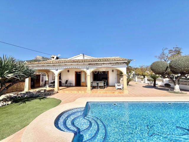 Exclusiva casa independiente con piscina y jardín en Pda. Benicolada, Calpe