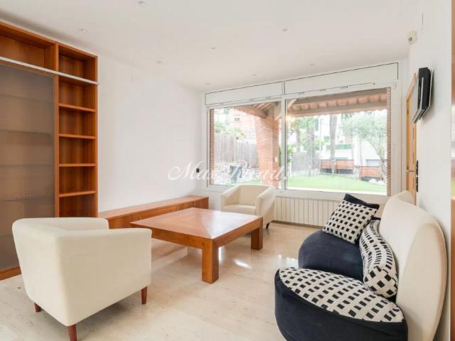 Exclusiva casa independiente con piscina y jardín en Sant Just Desvern 454m²