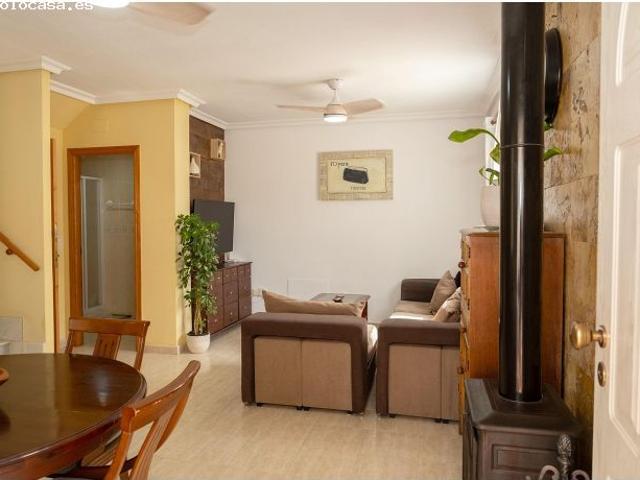 Exclusiva casa pareada con jardín privado y piscina comunitaria