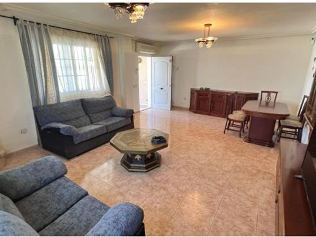 EXCLUSIVA CASA PAREADA DE 192 M2 CON PARCELA DE 422 M2 Y SÓTANO Y PISCINA COMUNITARIA
