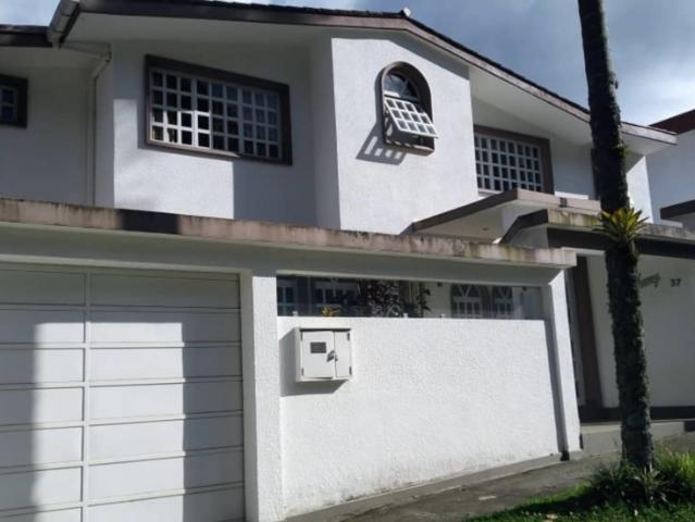 Exclusiva Casa Quinta En La Urb Los Castores