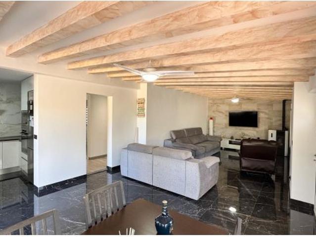 Exclusiva Casa Reformada con Piscina Privada y Parcela de 7.000 m2 en Blanca, Murcia