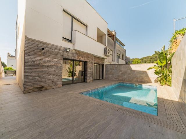 Exclusiva casa restaurada a 3 vientos 166m² Canet de Mar