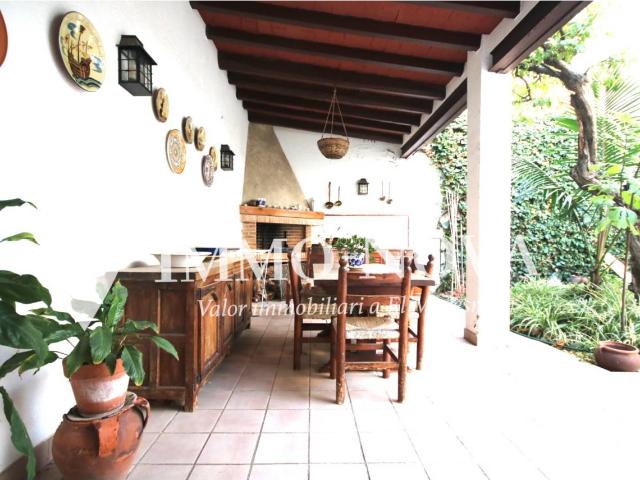 Exclusiva casa señorial de 300 m² con patio, garaje en pleno centro