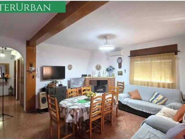¡EXCLUSIVA! Chalet independiente con piscina, gran parcela y espectaculares zonas exteriores en Llír