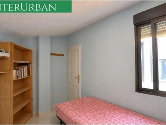 EXCLUSIVA Amplia casa de pueblo con terraza, buhardilla y gran garaje independiente en Llíria