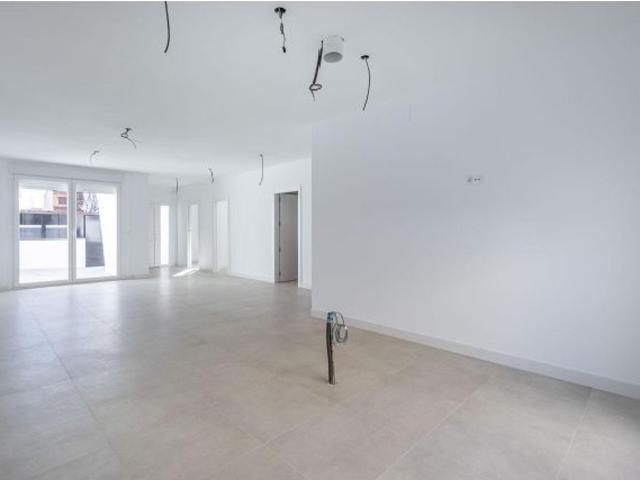 EXCLUSIVA ADOSADA EN UNA SOLA PLANTA EN BELICENA. RECIENTE CONSTRUCCIÓN