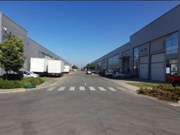 EXCLUSIVA BODEGA AMOBLADA A PASOS DE AUTOPISTAS