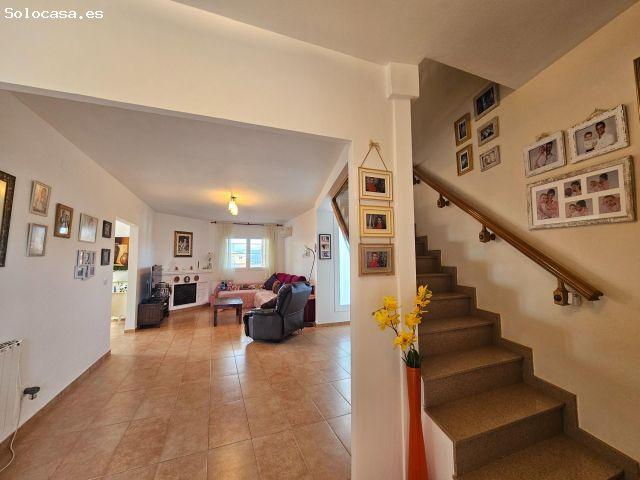 Exclusiva ESTEVE REAL ESTATE — Amplia y luminosa casa en LAmetlla del Vallès