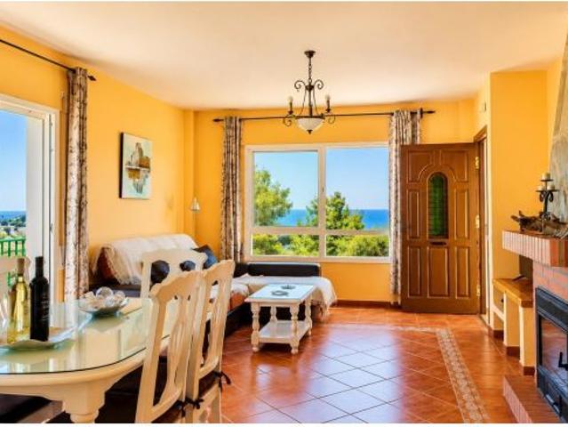 Exclusiva finca con dos viviendas independientes, dos piscinas y licencia turística a solo 10 minuto
