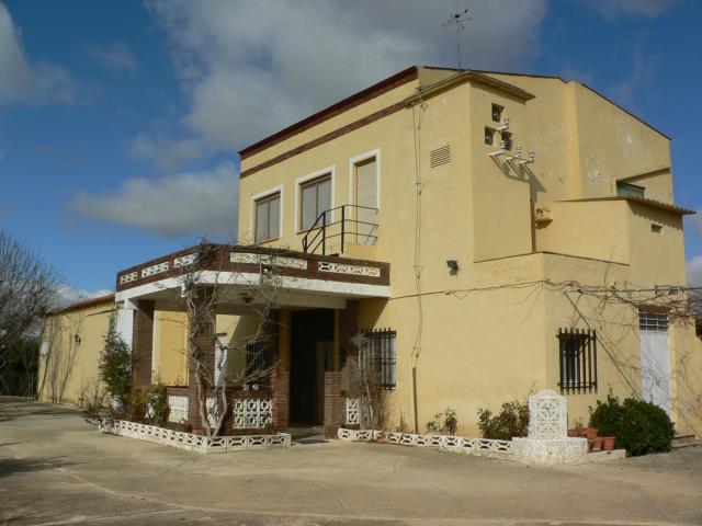 EXCLUSIVA FINCA A POCA DISTANCIA DEL CASCO URBANO