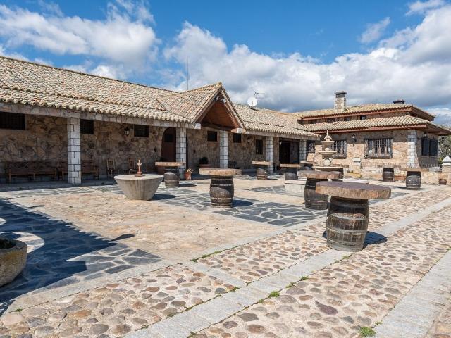Exclusiva Finca Ganadera De Lujo De 93 Hectáreas Con Plaza D. 0m² Robledo de Chavela