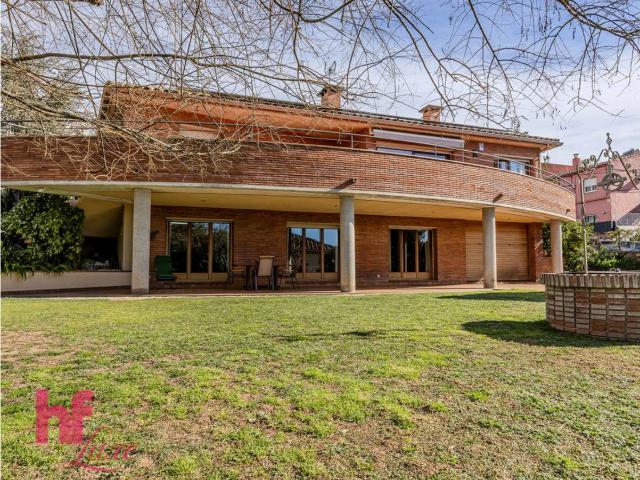 Exclusiva finca de alto standing con vistas panorámicas y potencial de segunda vivienda en Granollers Barcelona