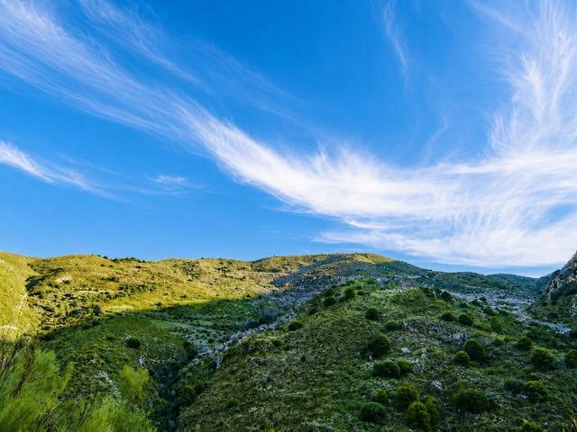 EXCLUSIVA FINCA ECOLÓGICA DE 243 HECTÁREAS EN ÓRGIVA