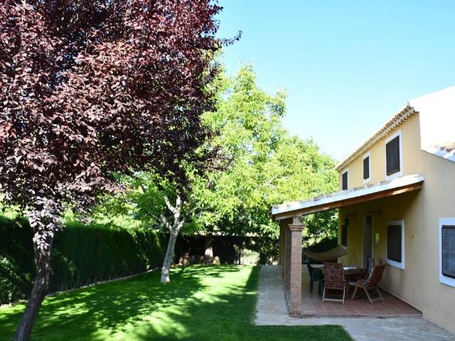 Exclusiva finca rural con cortijo, nogales y licencia turística