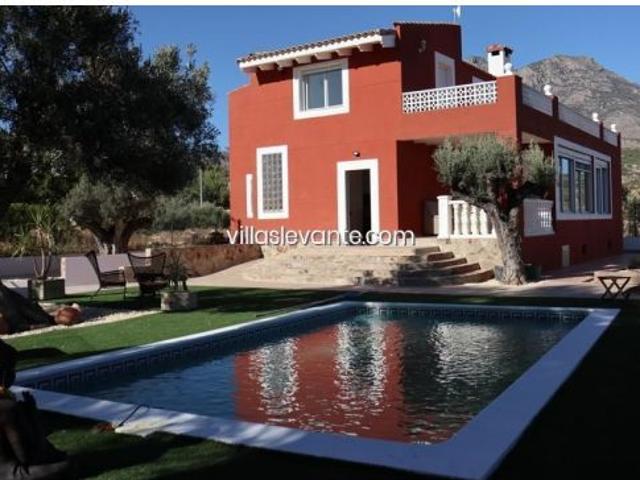 EXCLUSIVA FINCA RUSTICA CON PISCINA