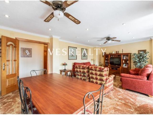 Exclusiva Joya en Playa de San Juan con Gran Terraza y Vistas Privilegiadas