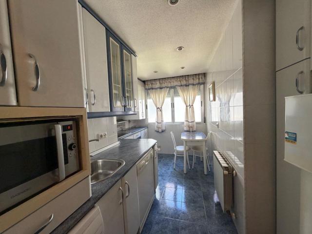 ¡Exclusiva! Luminoso piso de 3 hab. con terraza en Zarzaquemada