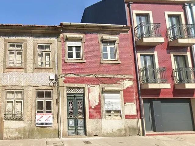 Exclusiva Moradia T3 com Terraço – Rua de Oliveira Monteiro, Porto