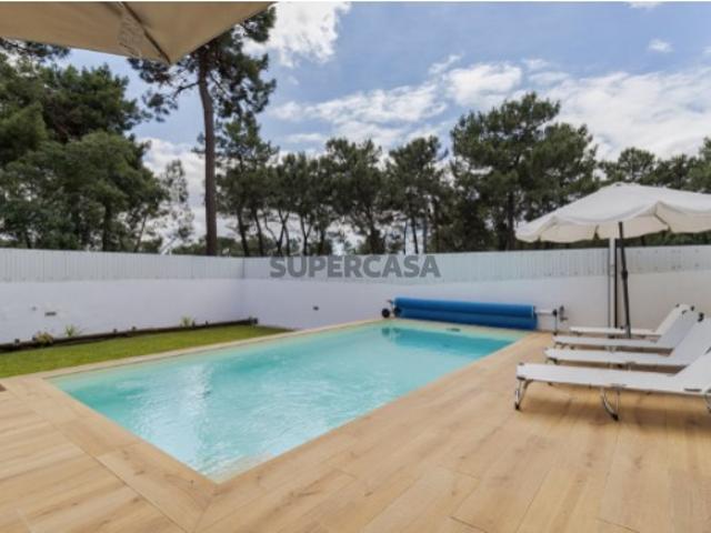 Exclusiva Moradia T4 com garagem, piscina e jacuzzi, rodeada por natureza