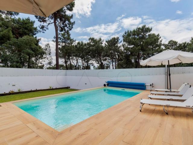 Exclusiva Moradia T4 com garagem, piscina e jacuzzi, rodeada por natureza