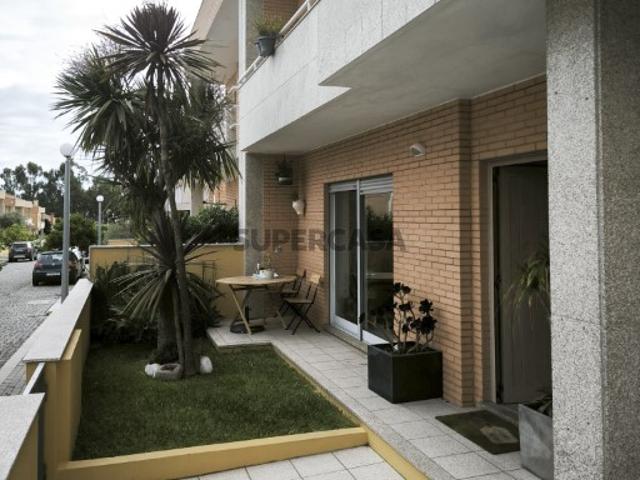 Exclusiva Moradia T4 em Condomínio Fechado com Piscina, nas Marinhas Esposende