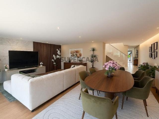 Exclusiva Moradia T4 Semi Nova com Vista Rio Condomínio Privado Quinta da Barca, Esposende
