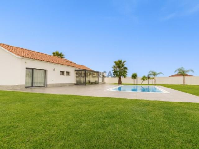 Exclusiva Moradia Térrea T3 | 2.000 m² | Piscina Aquecida | Anexo Completo independente