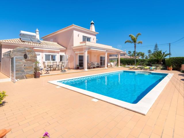 Exclusiva Moradia V4 com Vista Mar e Piscina | Localização P. 246m² Porches