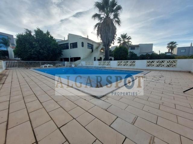 Exclusiva moradia V5 + Lote com viabilidade de construção em. 0m² Almancil