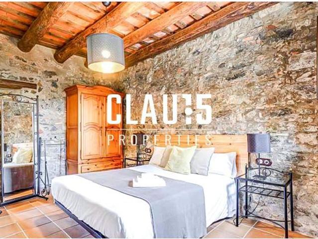 Exclusiva masía en venta con gran terreno y licencia para hotel rural en Pineda de Mar