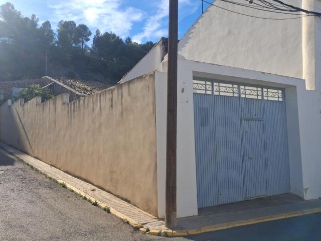 Exclusiva parcela urbana en Montroy con múltiples posibilidades