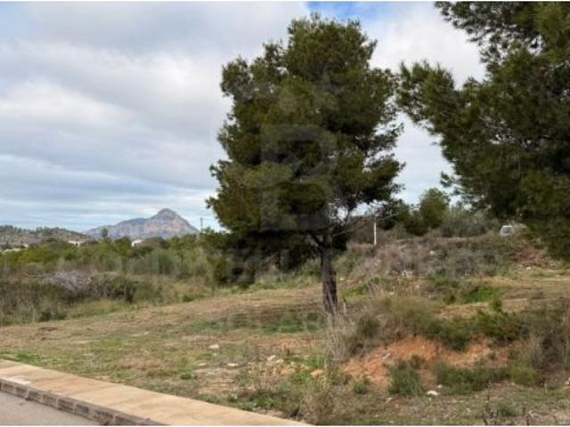Exclusiva parcela urbanizada con potencial premium en Vall del Sol